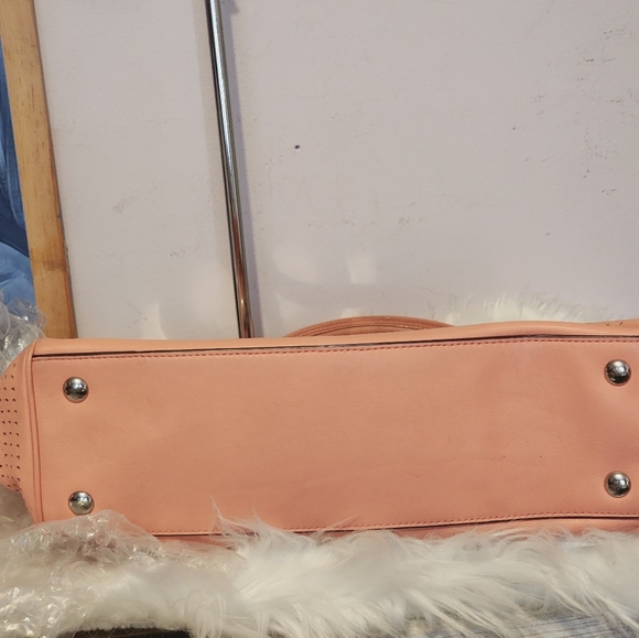 COPY - Coach Perforated Carryall Candace Pink/Peach - Picture 7 of 8